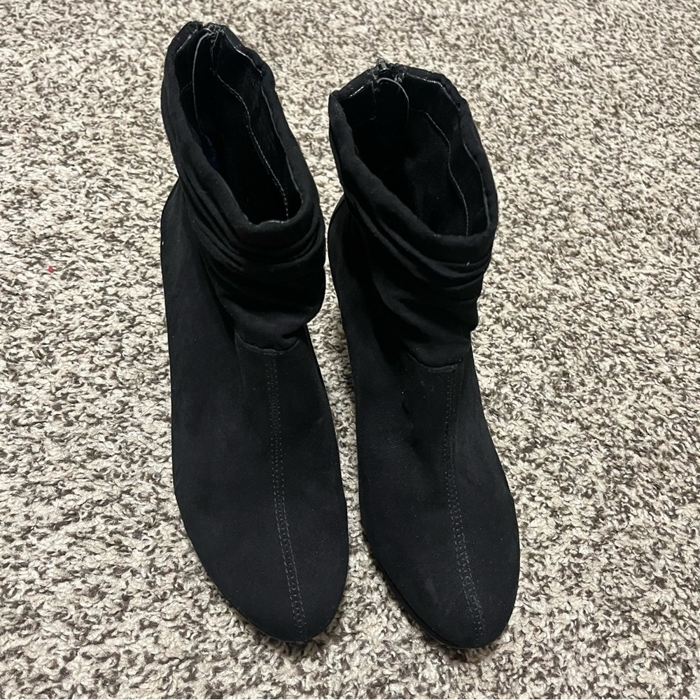 Bandolino Elegant Black Ankle Boots